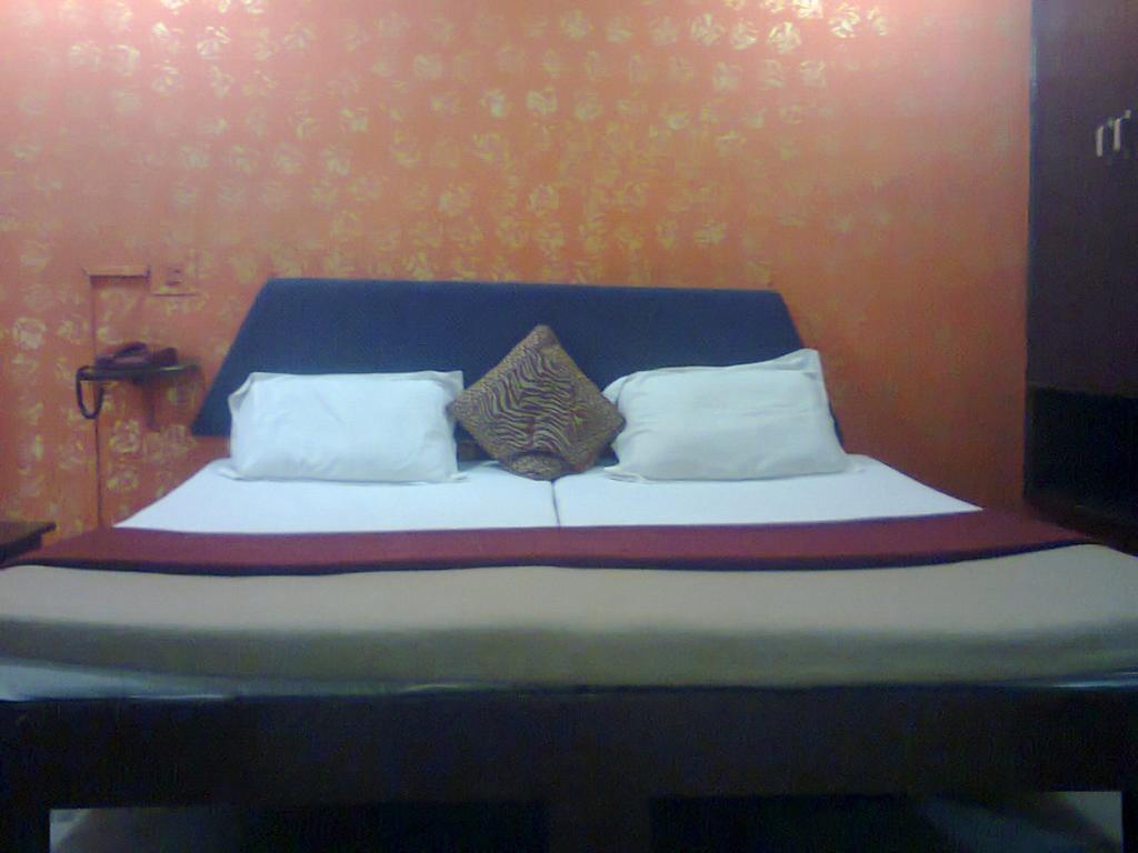 Aditya Palace Agra  Kamer foto