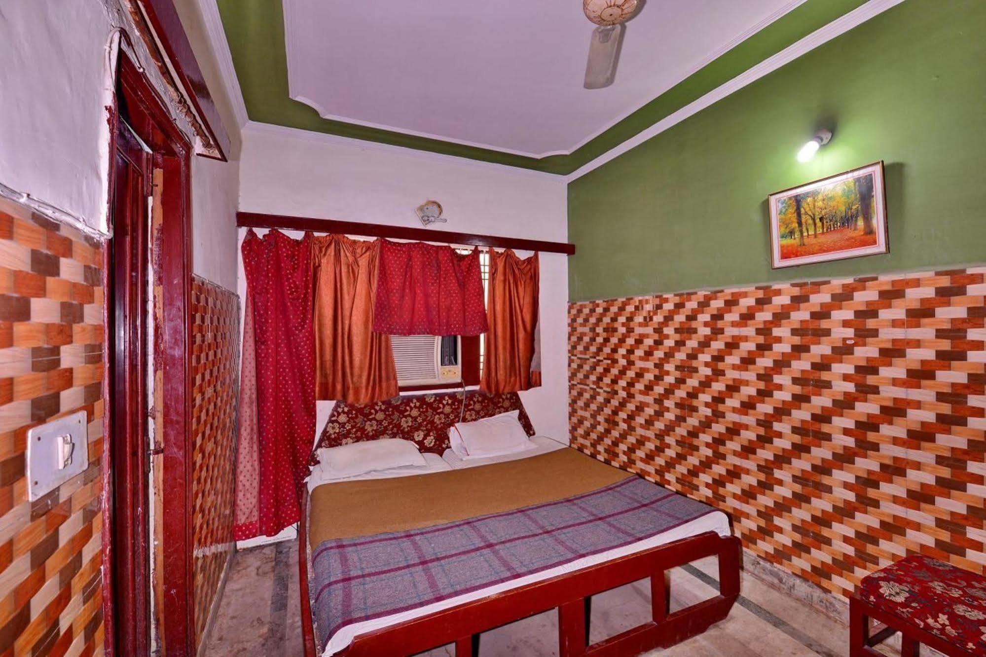 Aditya Palace Agra  Buitenkant foto